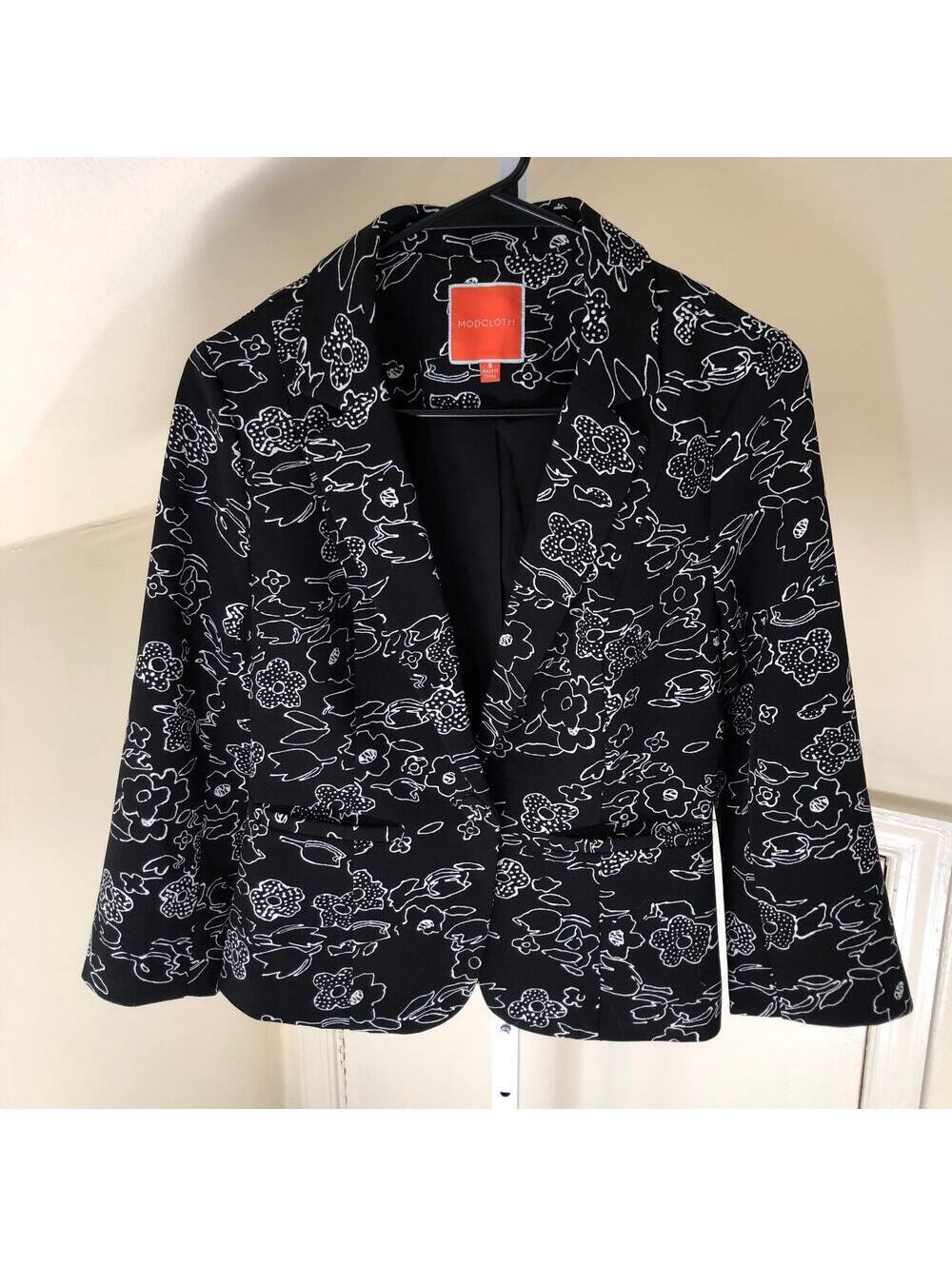 Modcloth EUC Women's Black and White Floral Blazer 3/4 Sleeve Size S
